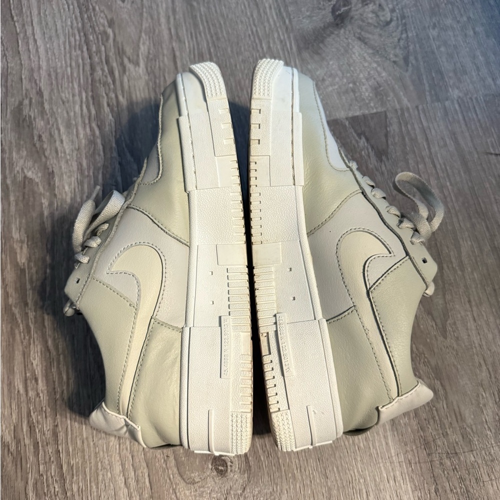 Women’s size 8.5 Nike af1 Air Force one Sneakers light olive green​ - Picture 5 of 7